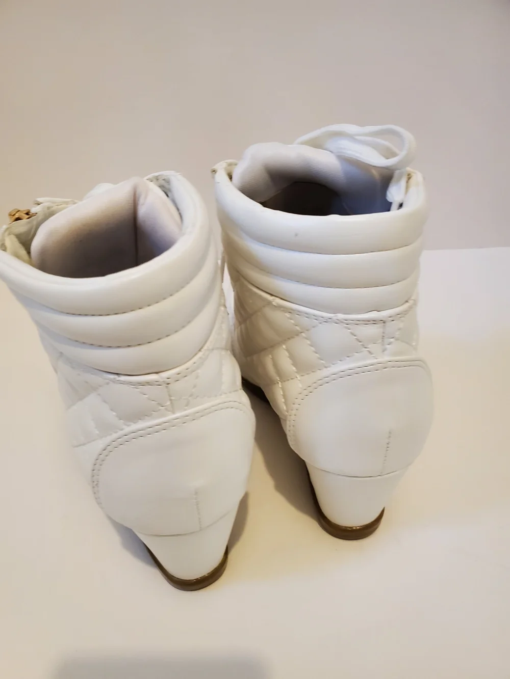N/A stylish white